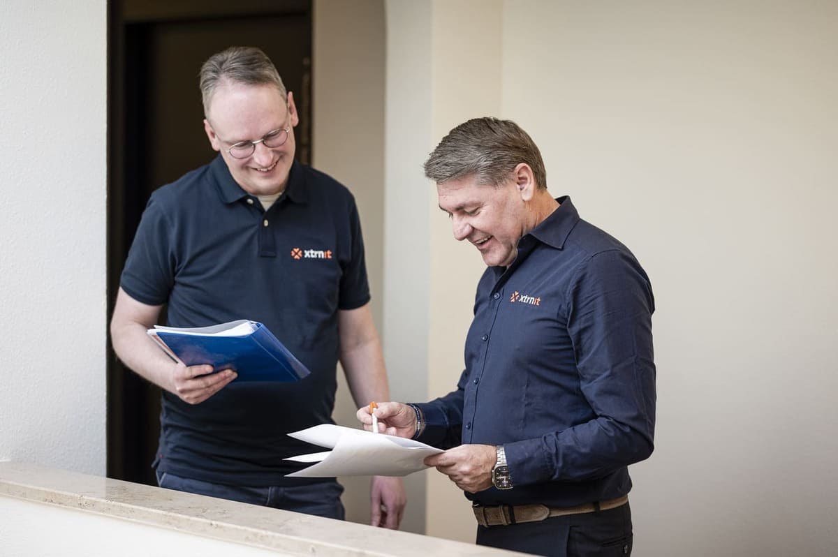 xtrn-it werkoverleg 2 medewerkers